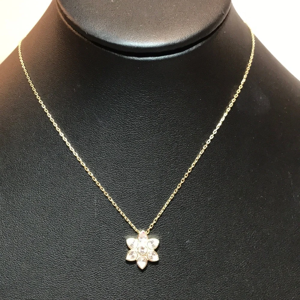 Forever Sterling (f) NWOT  Flower CZ Necklace